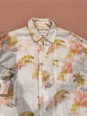 American Eagle Outfitters off white Floral Button-Down Hawaiian Shirt.  XS